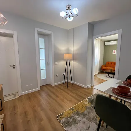 Cane Mosaic Apartment